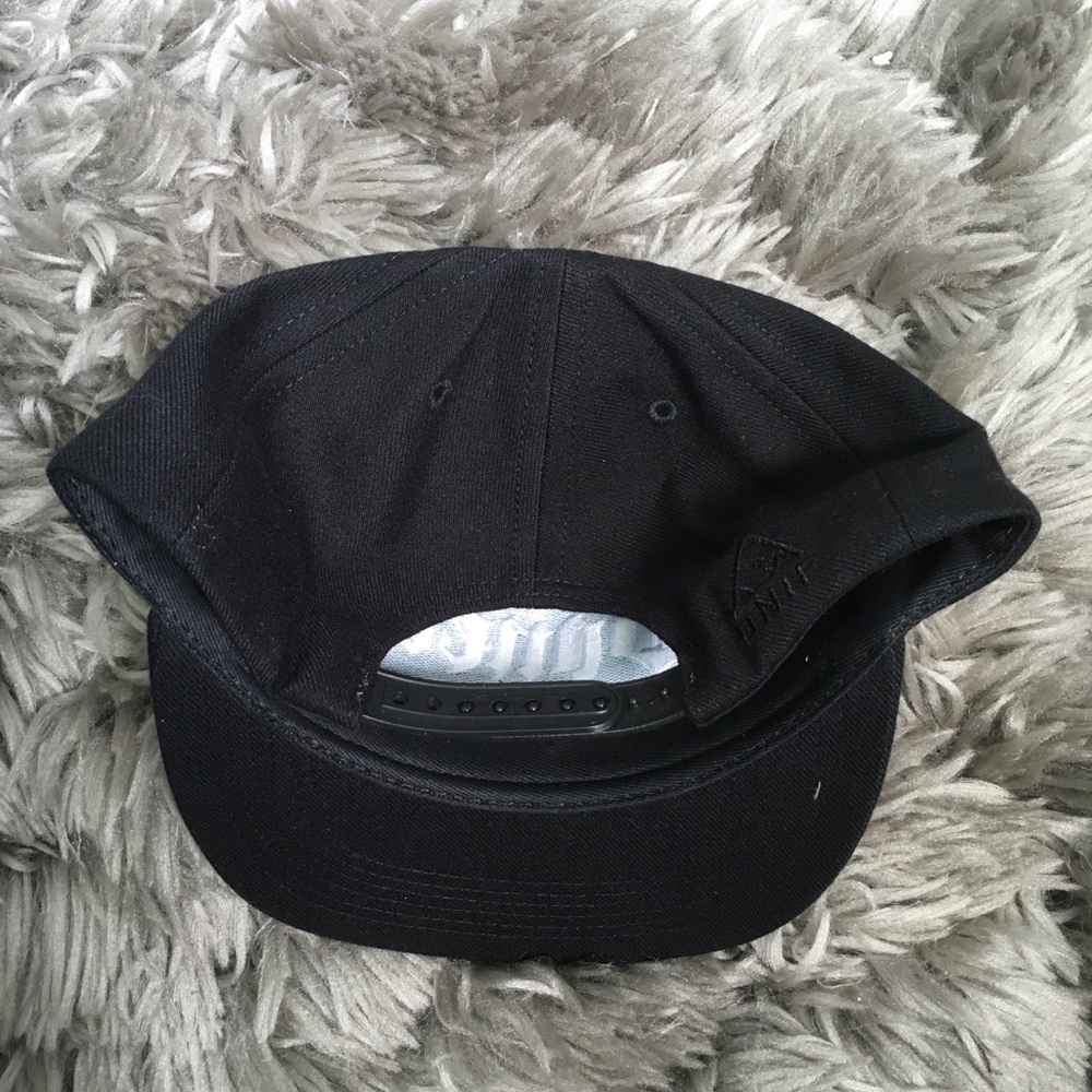 🖤UNIF Bones Cap - Picture 5 of 5